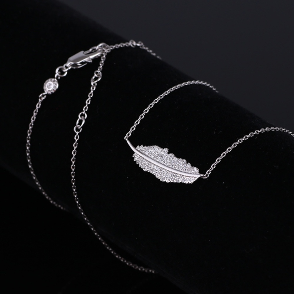 Henri Bendel Necklace - Picture 7 of 8